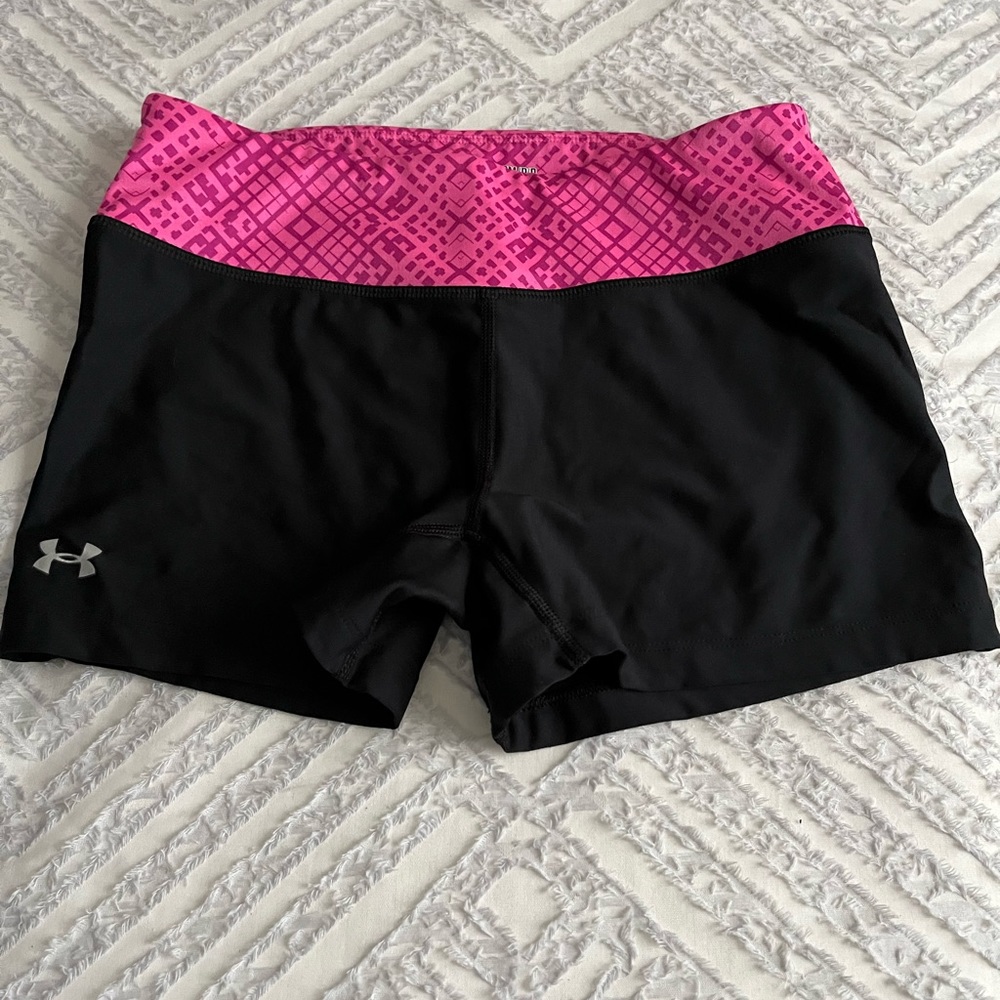 Under Armor short fitness shorts - great for legs day!